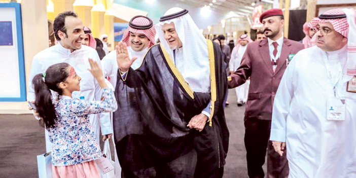  الأمير تركي الفيصل خلال زيارته الملتقى