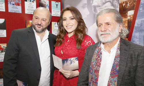 مارسيل خليفة وعبير نعمة إلى جانب وزير الإعلام اللبناني ملحم رياشي