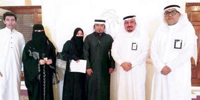 أول مرشدتين سياحيتين في مكة المكرمة تتسلّمان رخصتيهما 