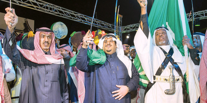  نائب أمير منطقة الرياض يشارك في العرضة السعودية في جناح محافظة الخرج