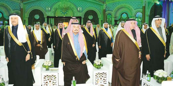 أمير منطقة الرياض خلال رعايته حفل تكريم 26 منشأة فائزة بجائزة الملك عبد العزيز للجودة