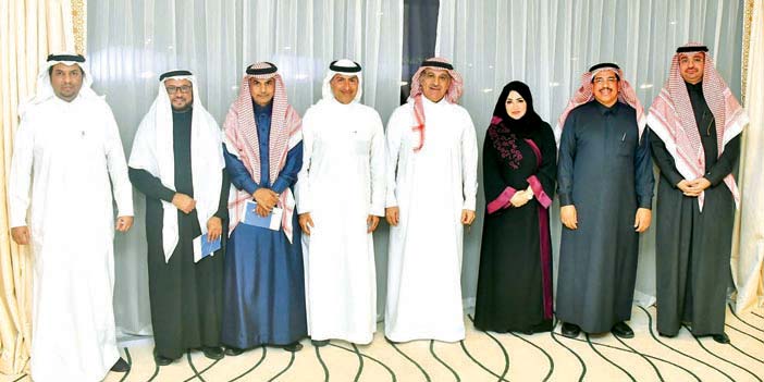  وزير الإعلام في صورة جماعية مع أعضاء لجنة الصداقة البرلمانية الثانية بالشورى