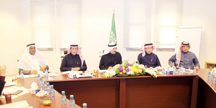  من اجتماع هيئة الصحفيين السعوديين برئاسة الأستاذ خالد المالك وحضور الأعضاء في مقر الهيئة