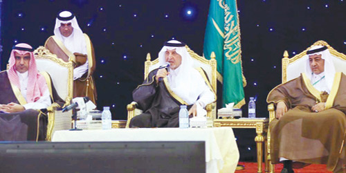  الأمير خالد الفيصل خلال جولته أمس