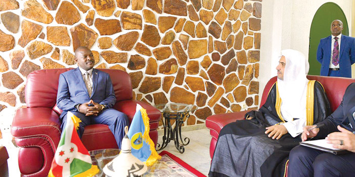  الرئيس البوروندي نكورونزيزا بيري مستقبلاً د.العيسى