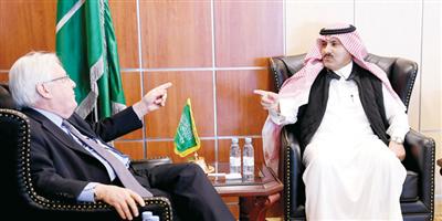آل جابر يبحث مع مبعوث الأمين العام للأمم المتحدة خطط البرنامج السعودي لإعمار اليمن 