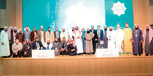   لقطة جماعية للمشاركين في المؤتمر