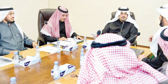   نائب أمير الرياض يرأس اجتماع مشروع تطوير محافظة الزلفي