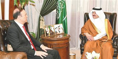 الأمير سعود بن نايف يستقبل سفير جمهورية لبنان لدى المملكة 