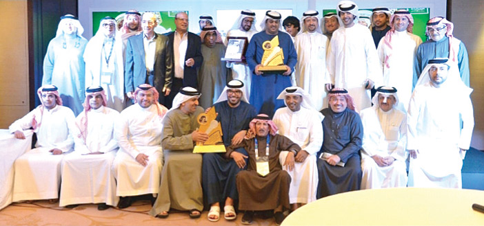  صورة جماعية في ختام حفل الجائزة