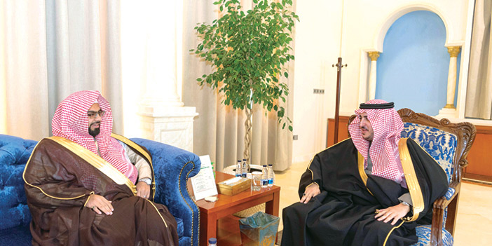  الأمير فيصل بن نواف خلال استقبال  رؤساء المحاكم