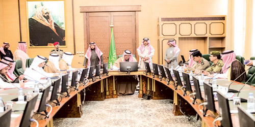  أمير منطقة الباحة خلال ترؤسه الاجتماع
