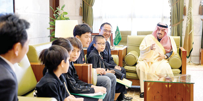  سموه يستقبل المستشار بالسفارة اليابانية وطلاب المدرسة اليابانية