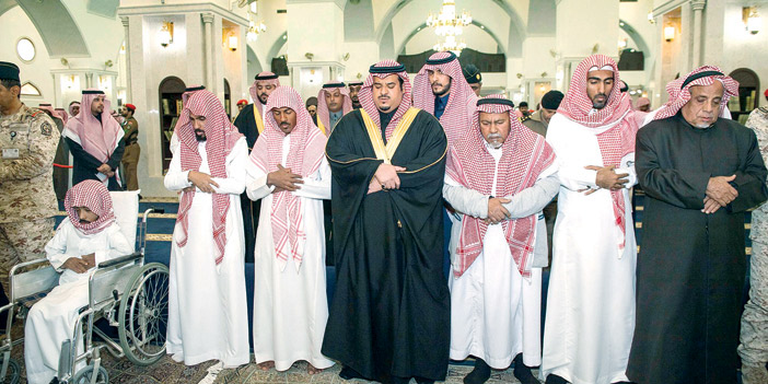   نائب أمير منطقة الرياض يؤدى الصلاة على الشهيد مجرشي
