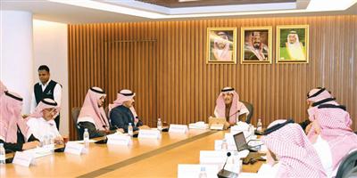 وزير المالية يلتقي رئيس مجلس إدارة غرفة الرياض وأعضاء لجنة الاستثمار والأوراق المالية 