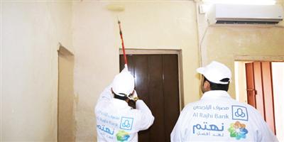 «مصرف الراجحي» يعيد صيانة وطلاء منازل المحتاجين في جيزان وحائل 