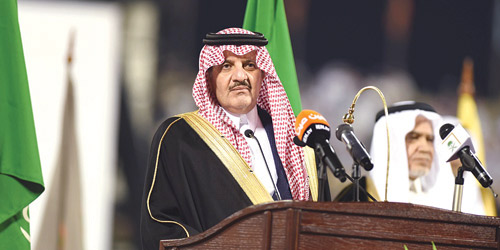  سمو أمير المنطقة الشرقية خلال رعايته احتفال جامعة الملك فهد