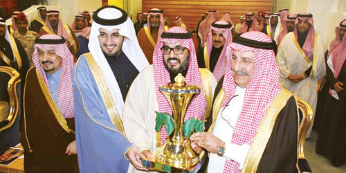  عبدالإله الموسى ونجله عبدالعزيز واحتفالية بكأس المليك مع الأمير سلطان بن محمد