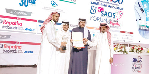 تكريم أربعة فائزين بجوائز أبحاث القلب 