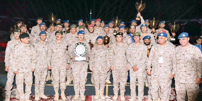  منتخب القوات الجوية الفائز الأول مع معالي قائد القوات الجوية