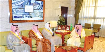 أمير منطقة الرياض يستقبل مساعد وزير العمل للشؤون التنفيذية 