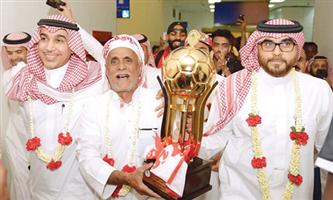 الوحدة يهدي آل الشيخ كأس سلطان لكرة اليد 