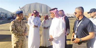 سلطان بن سلمان يقف على استعدادات المعرض الدولي للطيران 
