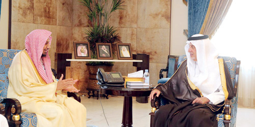 الأمير خالد الفيصل يستقبل الأمين العام السابق للهيئة العالمية للكتاب والسنة 