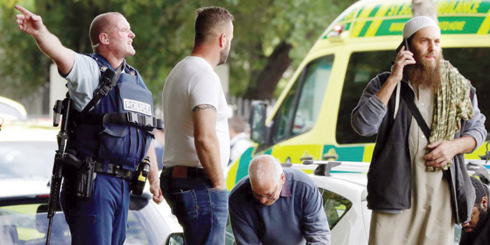 شرطة نيوزيلندا تعتقل أربعة بعد إطلاق رصاص في مسجدَيْن 