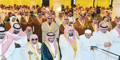 الأمير أحمد يؤدي الصلاة على الأميرة البندري بنت عبدالرحمن 
