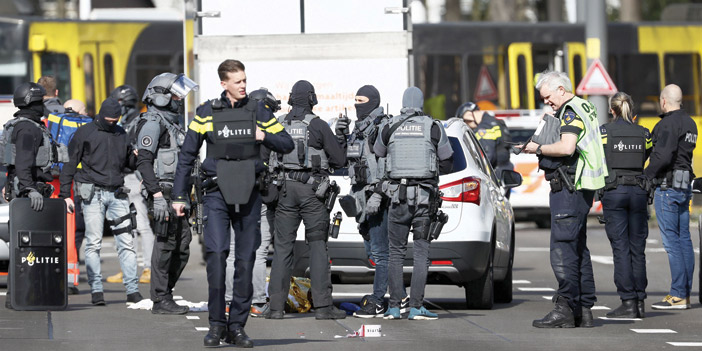  الأمن الهولندي يحيط بمكان الحادث