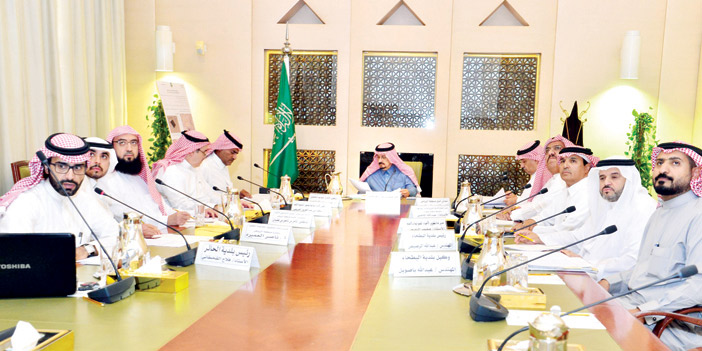 الأمير فيصل بن بندر يرأس اجتماع متابعة تطوير الأحياء في الرياض 