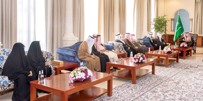 أمير منطقة الجوف يستقبل أعضاء من مجلس الشورى ويعقد اجتماعاً معهم 