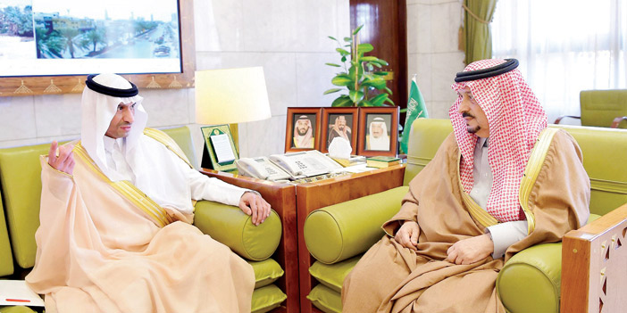  الأمير فيصل بن بندر يستقبل الرئيس التنفيذي للشركة السعودية للقفز المظلي