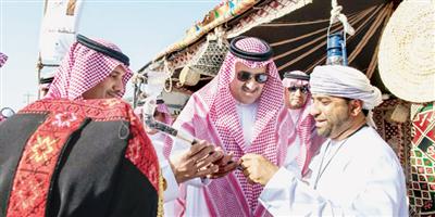 الأمير فيصل بن سلمان يزور موقع مهرجان الطرف بمركز الصويدرة 