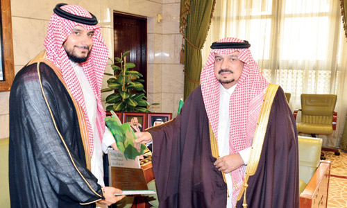  أمير منطقة الرياض يستقبل الأمير خالد بن الوليد