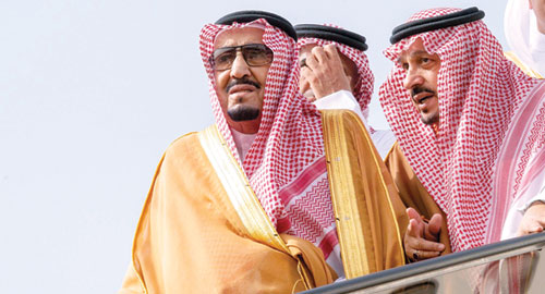  خادم الحرمين الشريفين خلال وصوله العاصمة الرياض أمس