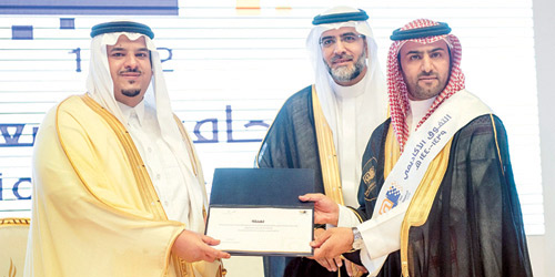نائب أمير منطقة الرياض يرعى حفل تخريج طلاب الجامعة الإلكترونية 