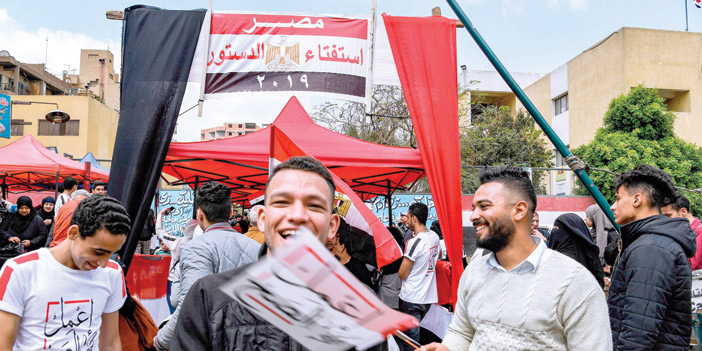  المصريون خلال احتفالاتهم بالتصويت على تعديل الدستور
