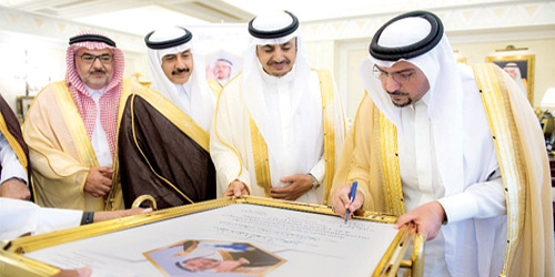  الأمير فيصل بن مشعل خلال تدشينه مشروع العيادات