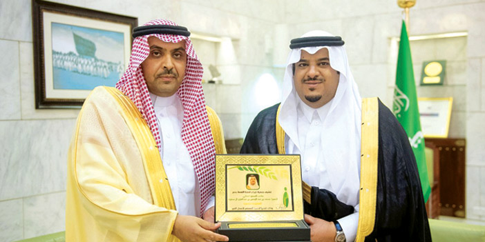  نائب أمير منطقة الرياض مستقبلا المشرف العام على جمعية خيرات لحفظ النعمة