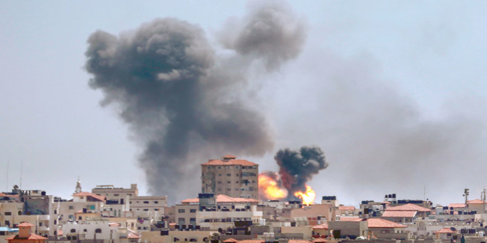  صورة لإحدى الغارات الإسرائيلية أمس على قطاع غزة