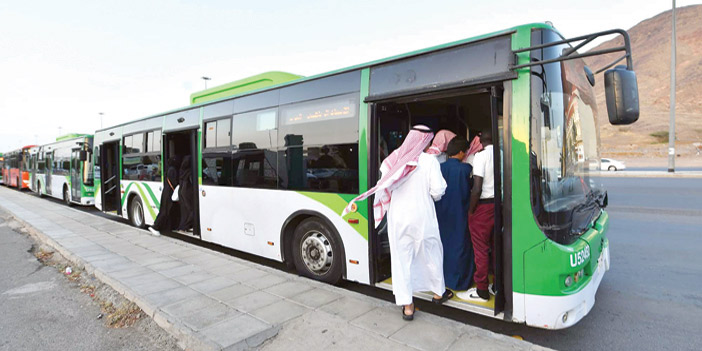 «النقل الترددي»:  100 حافلة تنقل المصلين إلى المسجد النبوي 