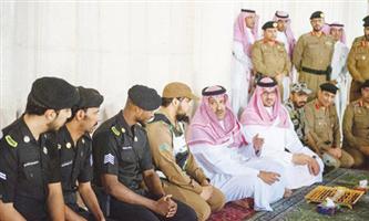 الأمير فيصل بن سلمان يلتقي القيادات الأمنية في المسجد النبوي 