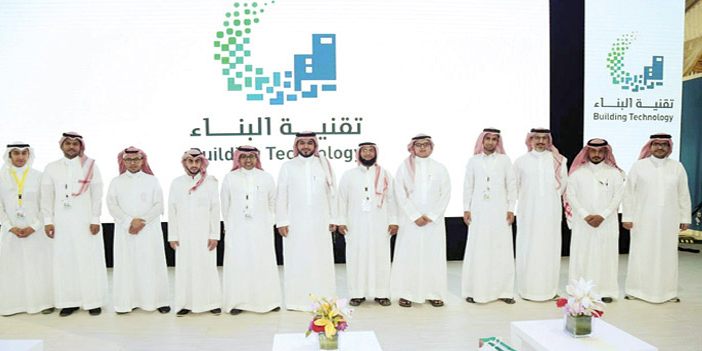  الإعلاميون في لقطة مع المشرف العام على المبادرة المهندس مهاب بن محمد بنتن