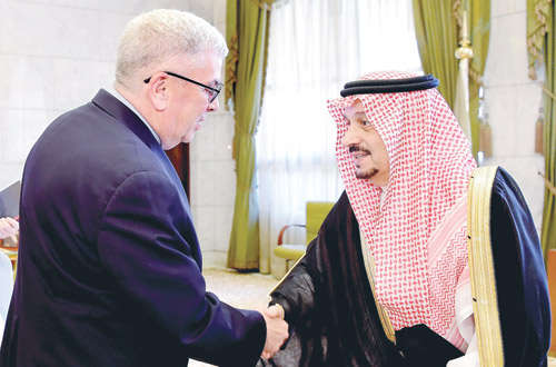  أمير منطقة الرياض خلال استقباله السفير الأمريكي