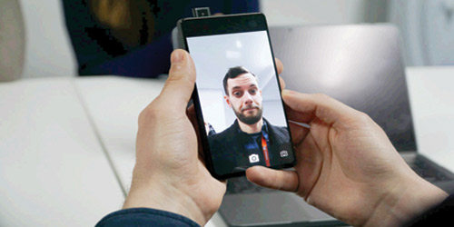 خبراء نفس: وضع صورتك على الهواتف الذكية يكشف أسرارك 