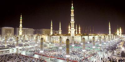 جموع المصلين يؤدون أول ليالي صلاة القيام من رمضان بالمسجد النبوي 