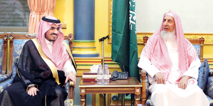  نائب أمير منطقة مكة المكرمة خلال زيارته مفتي المملكة