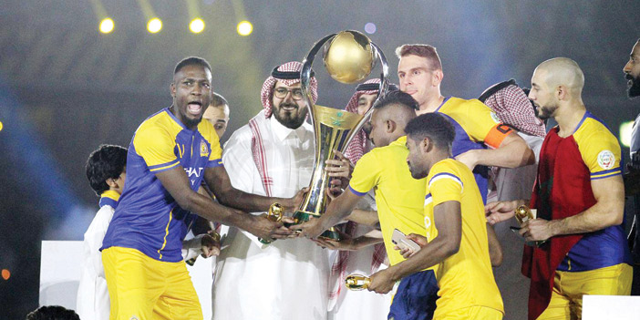  سعود السويلم يحتفل بلقب الدوري مع فيتوريا